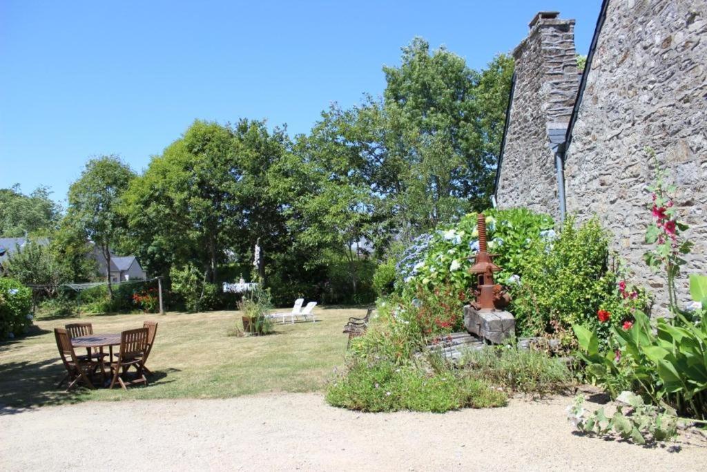 Sue'S Cottages Pleuven Kültér fotó